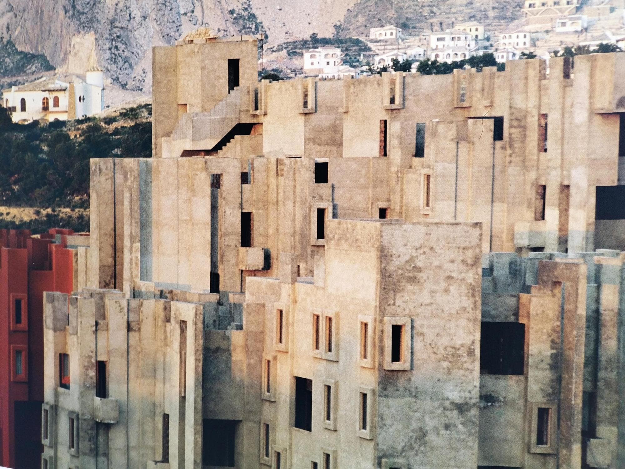 History of La Muralla Roja